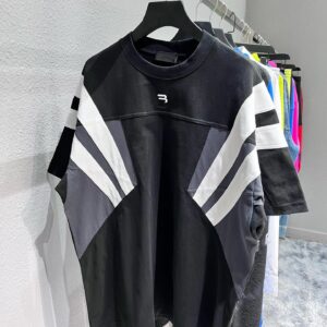 Balenciaga Sporty Shirt
1 colorways