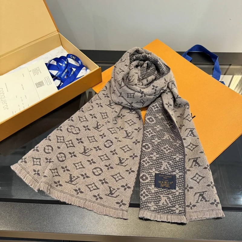 Louis Vuitton LV
Cashmere Scarf Best Quality