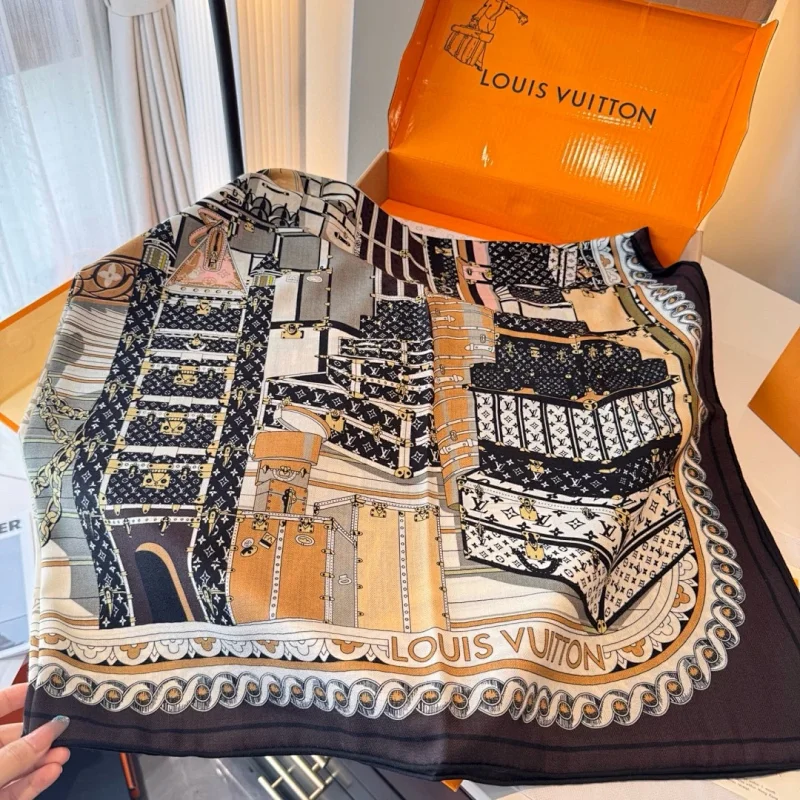 Louis Vuitton LV
Cashmere Scarf Best Quality