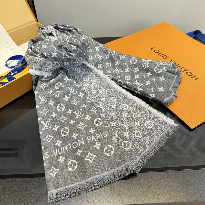Louis Vuitton LV
Cashmere Scarf Best Quality