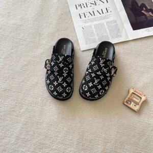 Louis Vuitton Slipers
