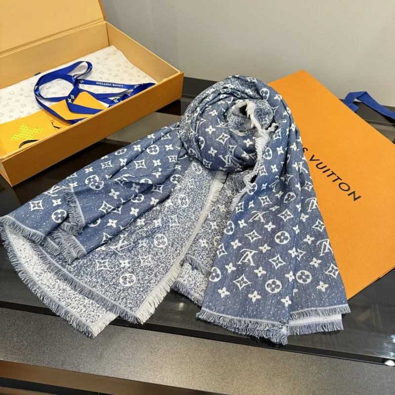 Louis Vuitton LV
Cashmere Scarf Best Quality