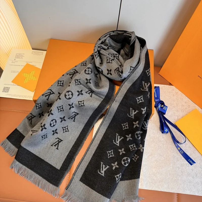 Louis Vuitton LV
Cashmere Scarf Best Quality