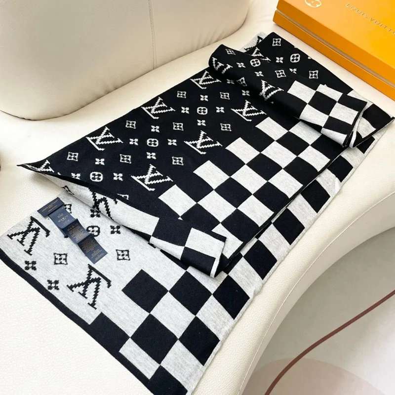 Louis Vuitton LV
Cashmere Scarf Best Quality