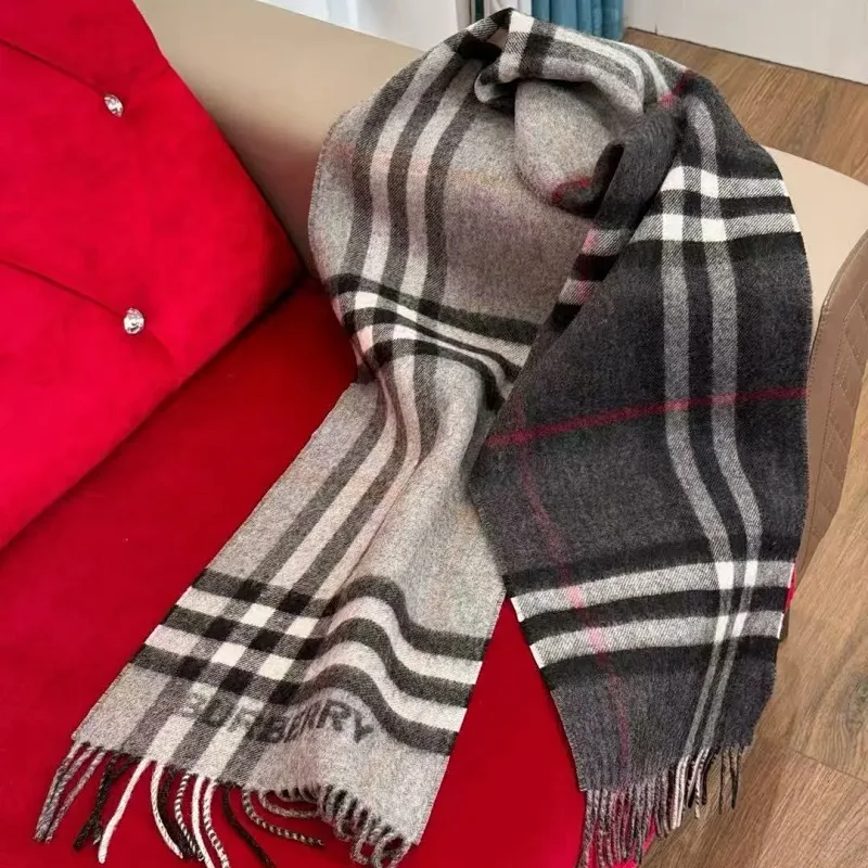 Burberry Scarfs
( 35+ colors )