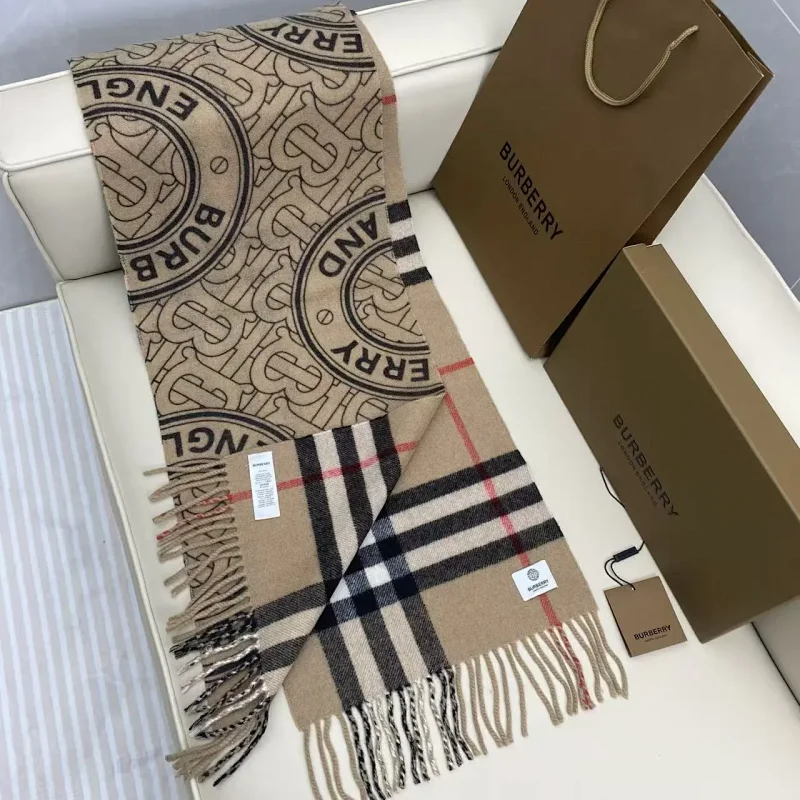 Burberry Scarfs
( 35+ colors )