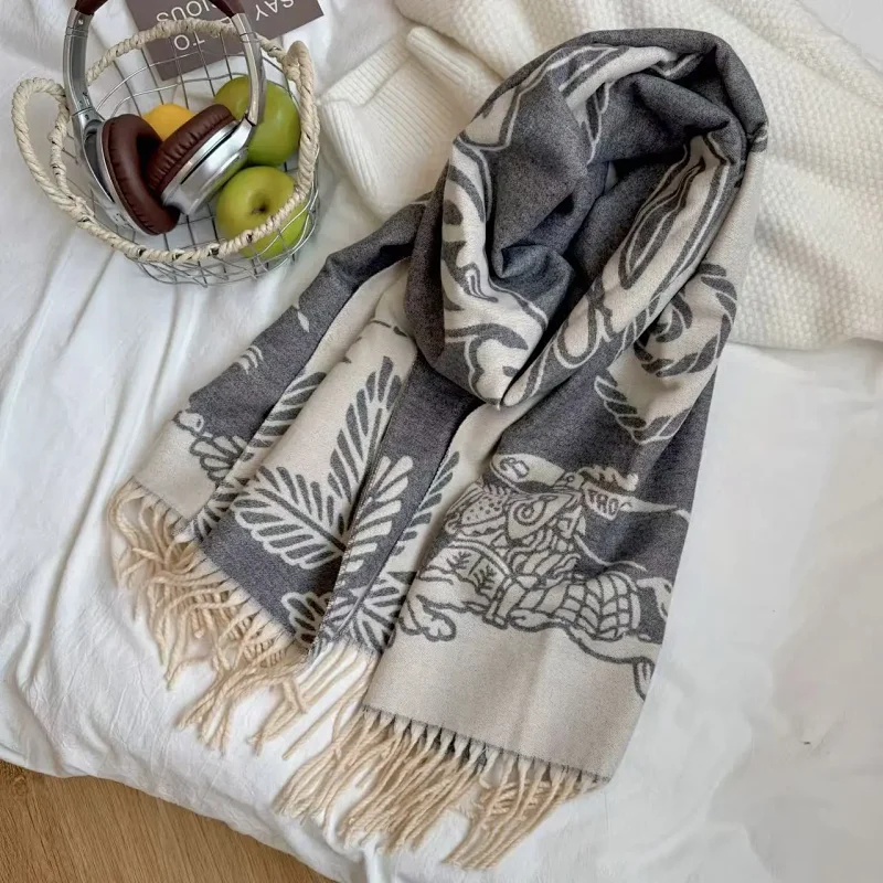 Burberry Scarfs
( 35+ colors )