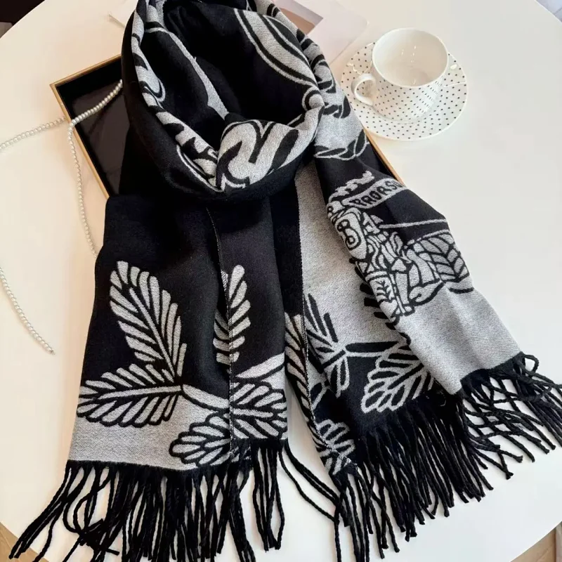 Burberry Scarfs
( 35+ colors )