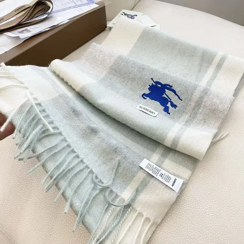 Burberry Scarfs
( 35+ colors )