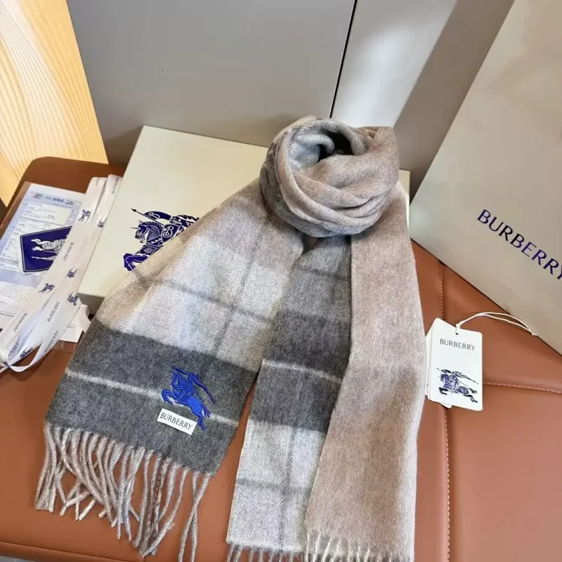 Burberry Scarfs
( 35+ colors )