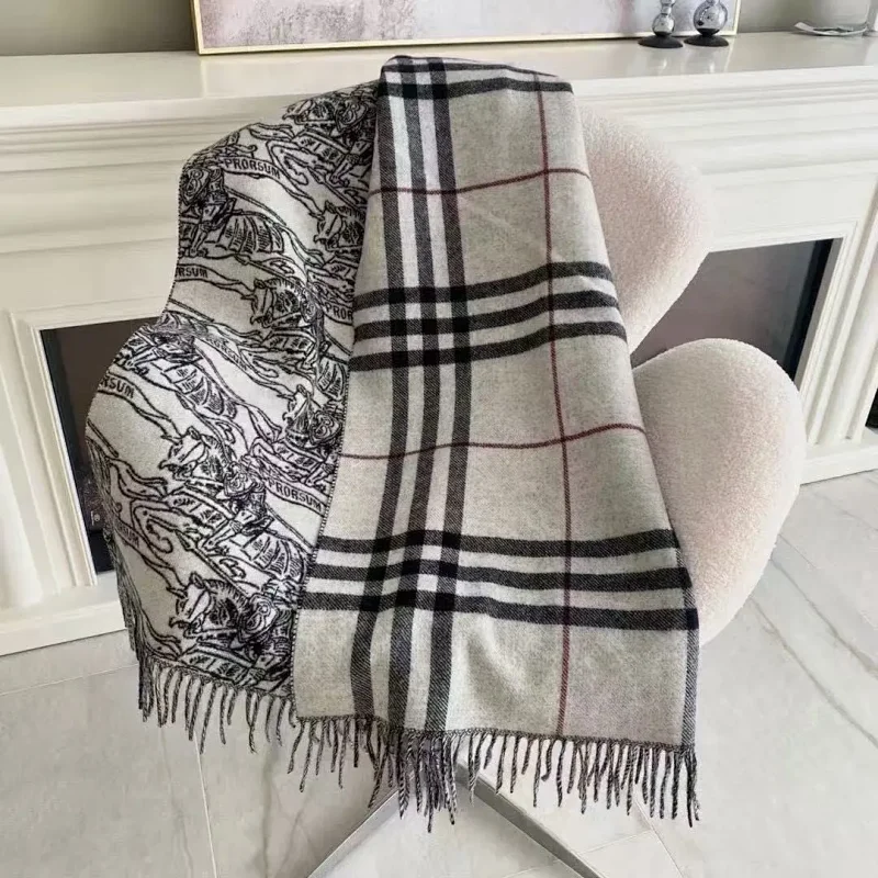 Burberry Scarfs
( 35+ colors )