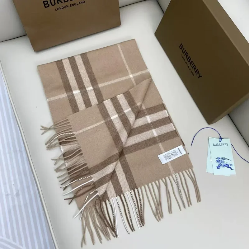 Burberry Scarfs
( 35+ colors )