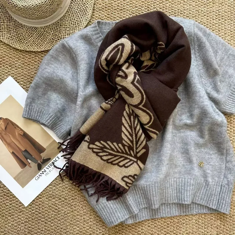 Burberry Scarfs
( 35+ colors )