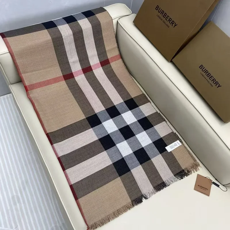 Burberry Scarfs
( 35+ colors )