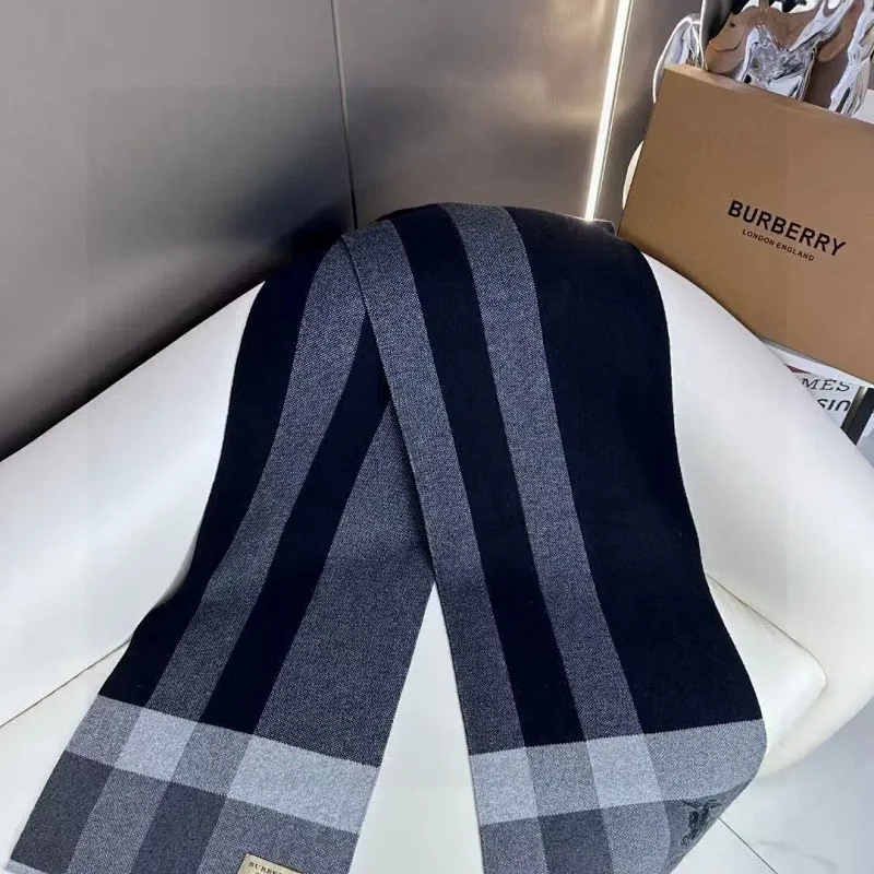 Burberry Scarfs
( 35+ colors )
