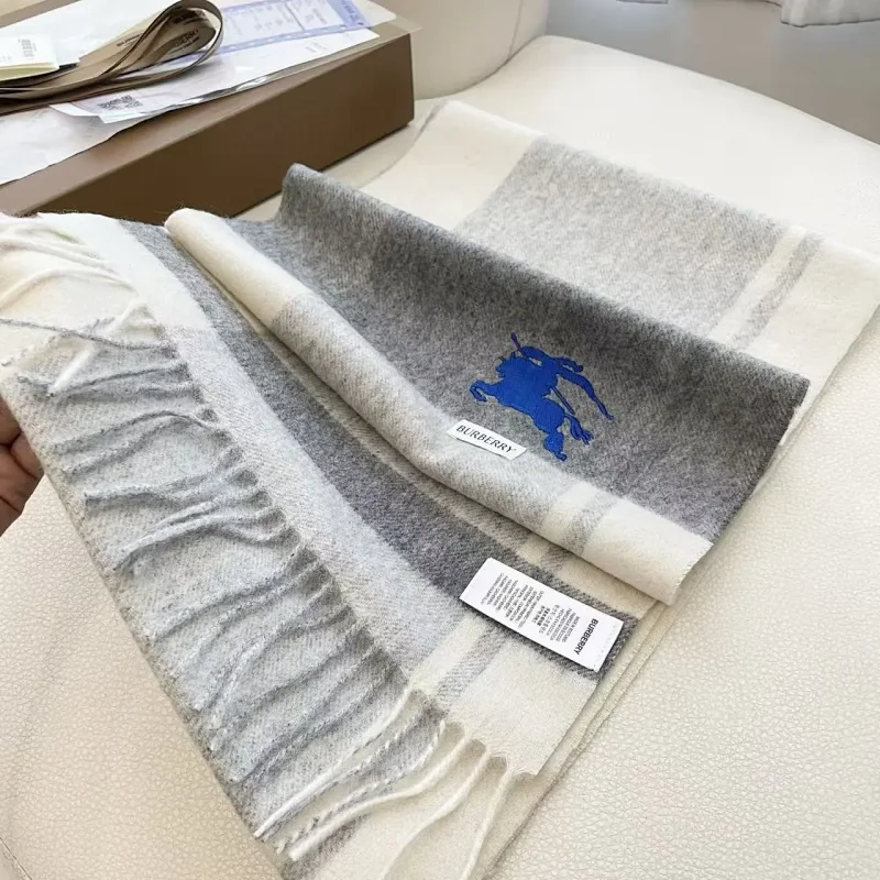 Burberry Scarfs
( 35+ colors )