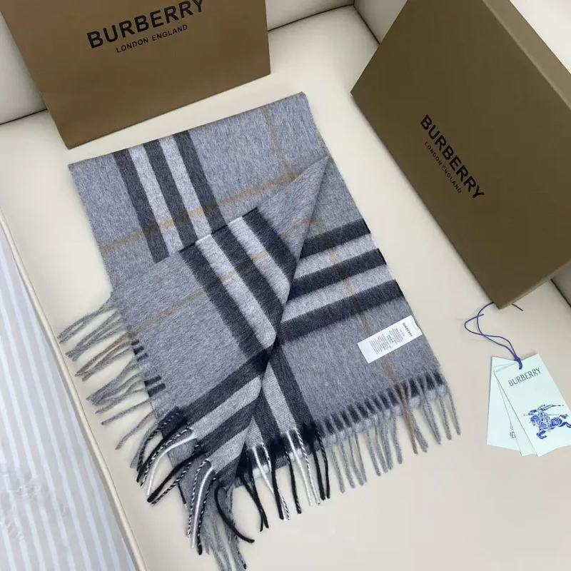 Burberry Scarfs
( 35+ colors )