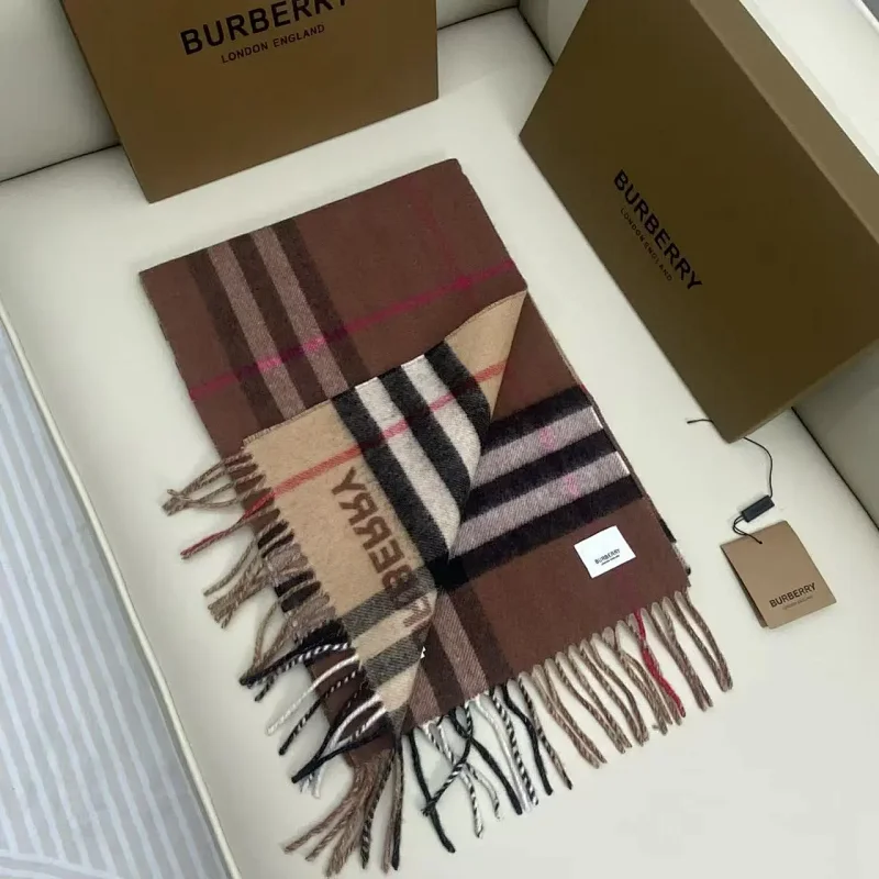 Burberry Scarfs
( 35+ colors )