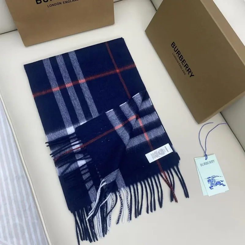 Burberry Scarfs
( 35+ colors )