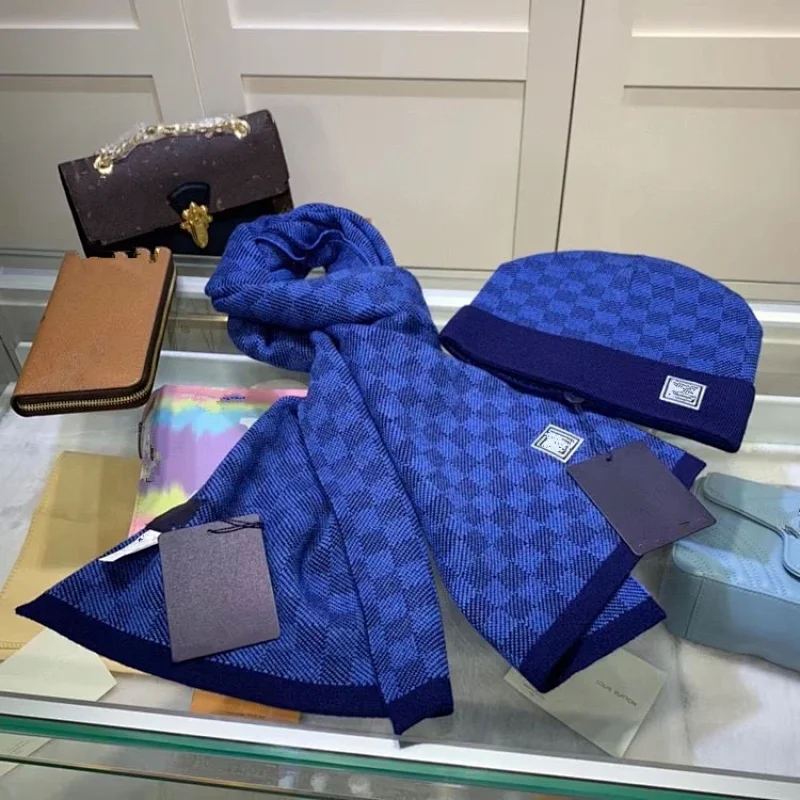 Louis Vuitton (LV)
Beanies & Scarfs
(8+ colors )