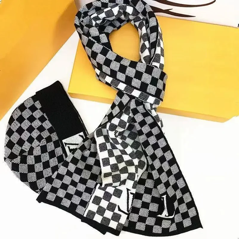 Louis Vuitton (LV)
Beanies & Scarfs
(8+ colors )