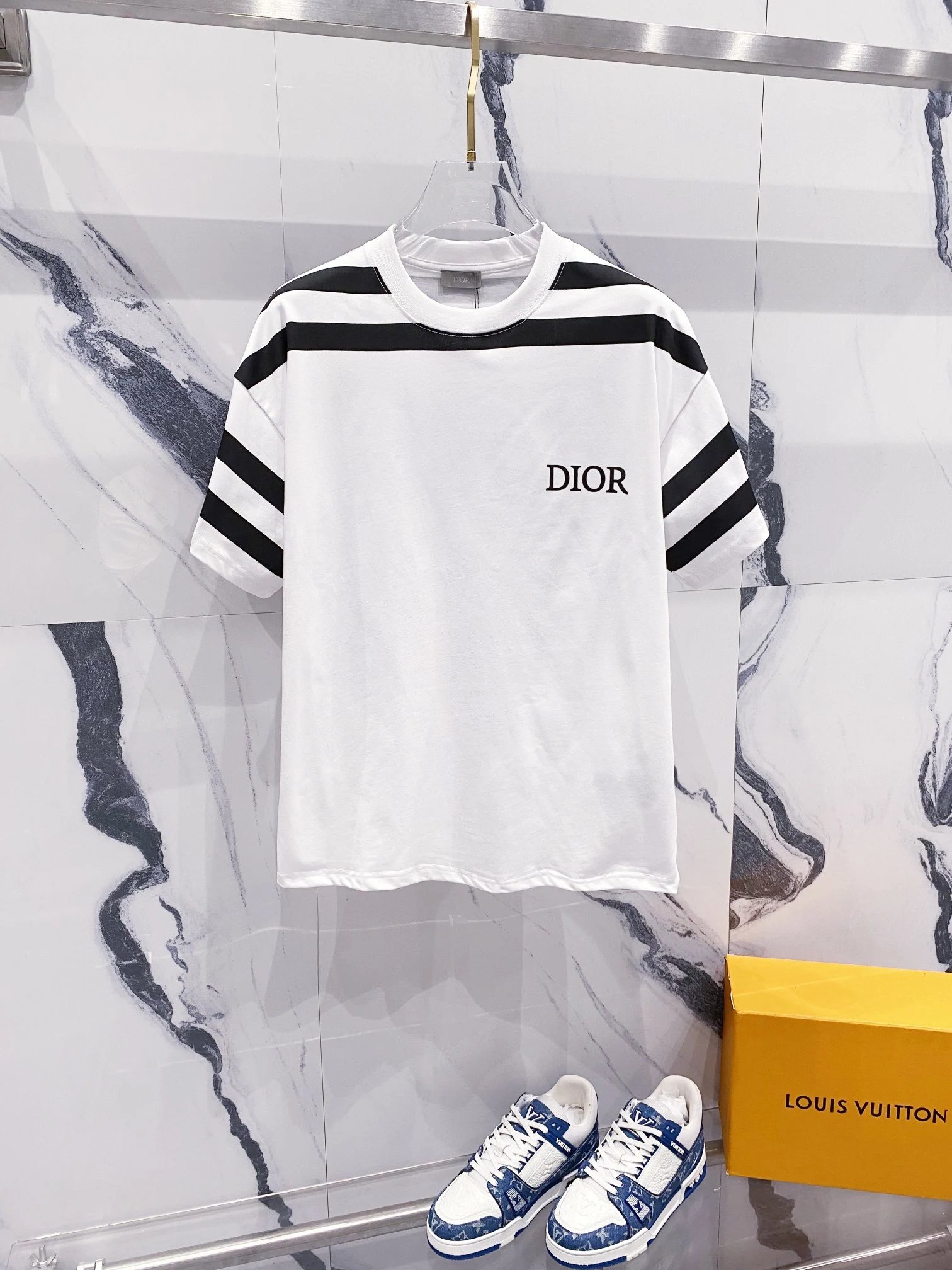 Dior T-shirt Tee
14 colorways