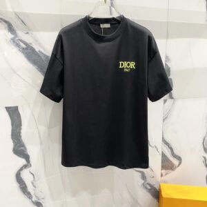 Dior T-shirt Tee
40 colorways